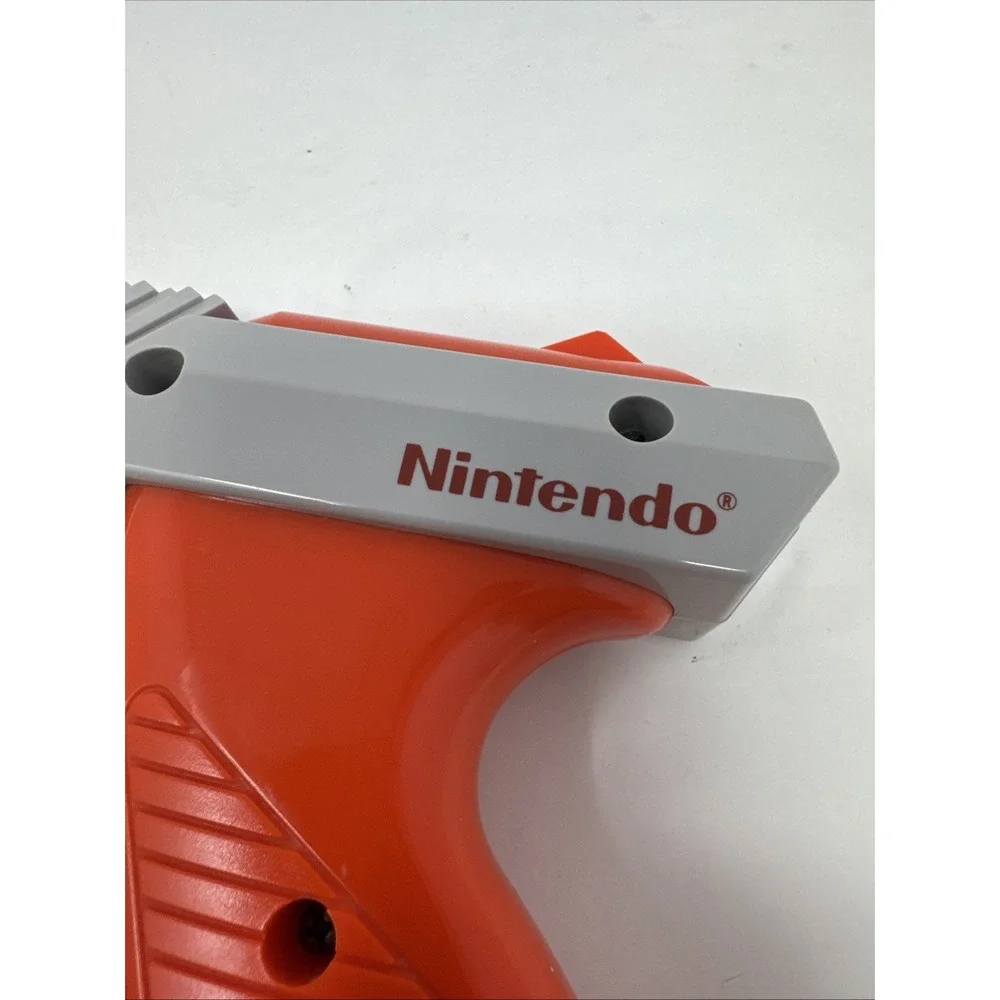 Original 1985 Nintendo NES Zapper Duck Hunt Gun‎ - NES-005 Authentic OEM